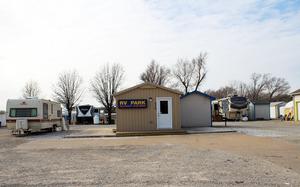 Dans RV Park bldg_rvs.jpg